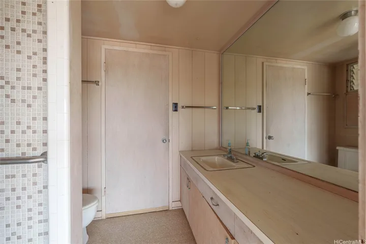 Guest Quarters Bath