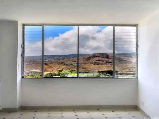 Living room with spectacular golf course & mountain view
