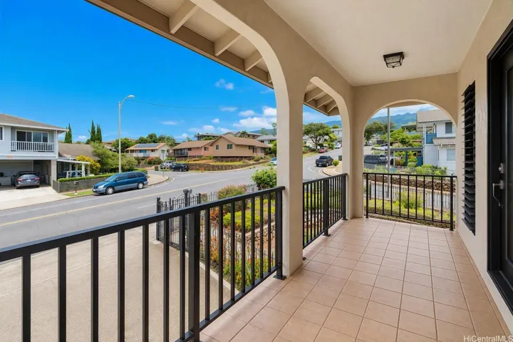 Front covered lanai
