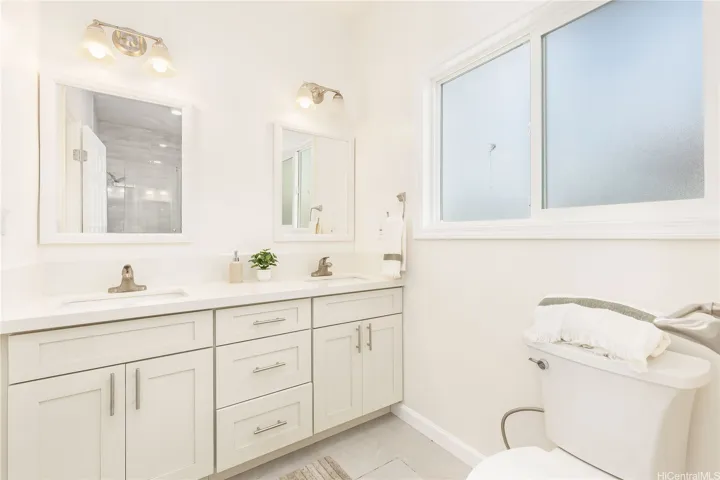 En Suite with Dual-Vanities