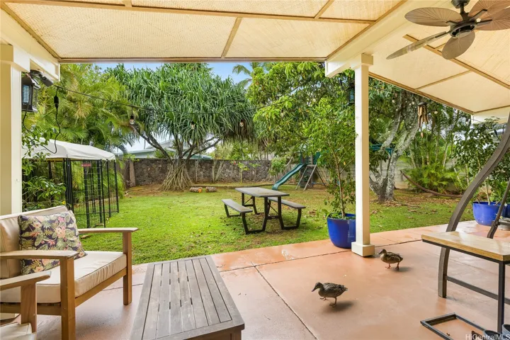 Large covered lanai.