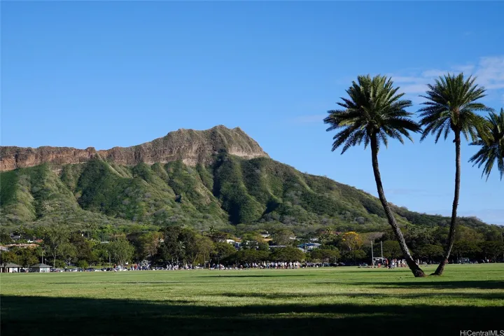An easy walk to Kapiolani Park