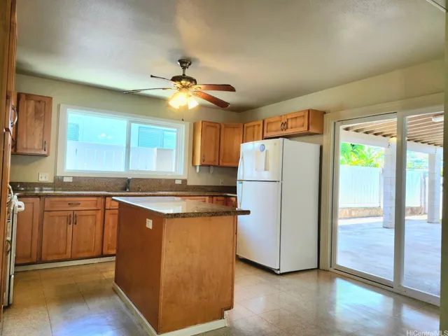 Kitchen leading to lanai