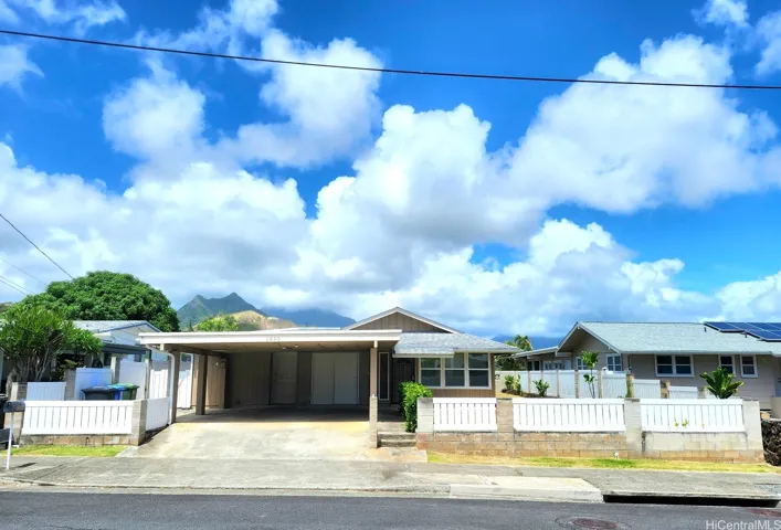 1503 Kupau - Level Lot with a gentle slope back yard