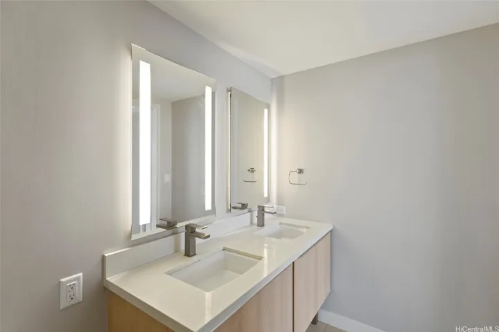 Primary bath with dual vanity
