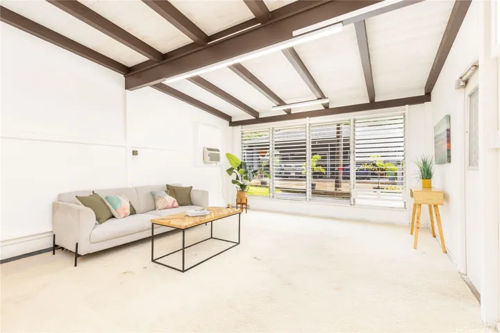 Large additional living room