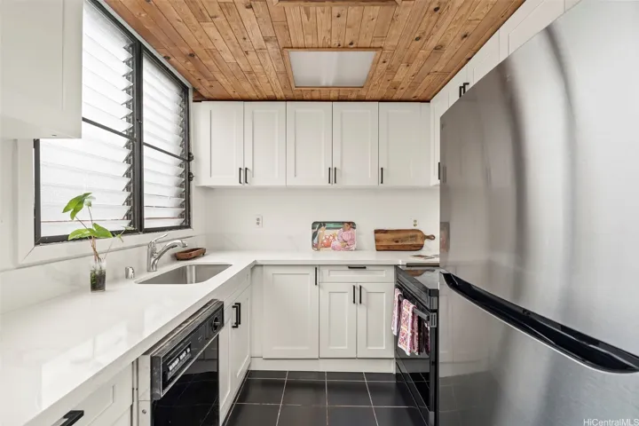 Unit does not have a     refridgerator or stove