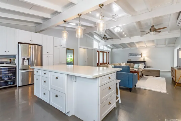 Open concept kitchen, livingroom