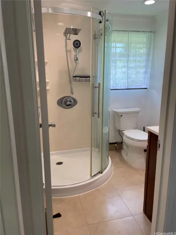 Full bath upstairs