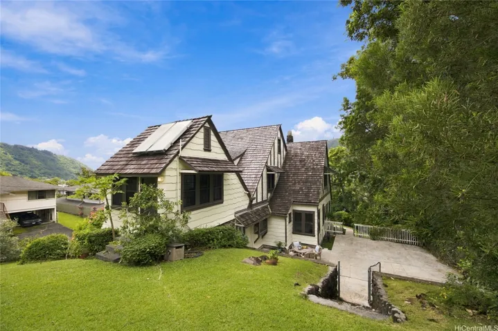 Studio cottage at the back of the property was a 1938 addition.