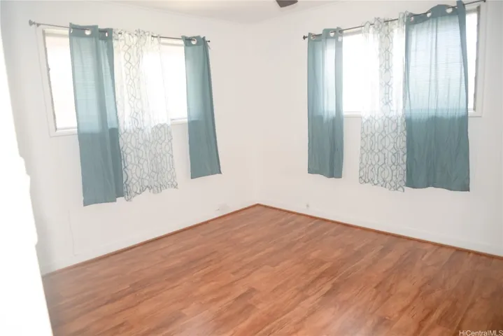 Bedroom on diamond head side of house