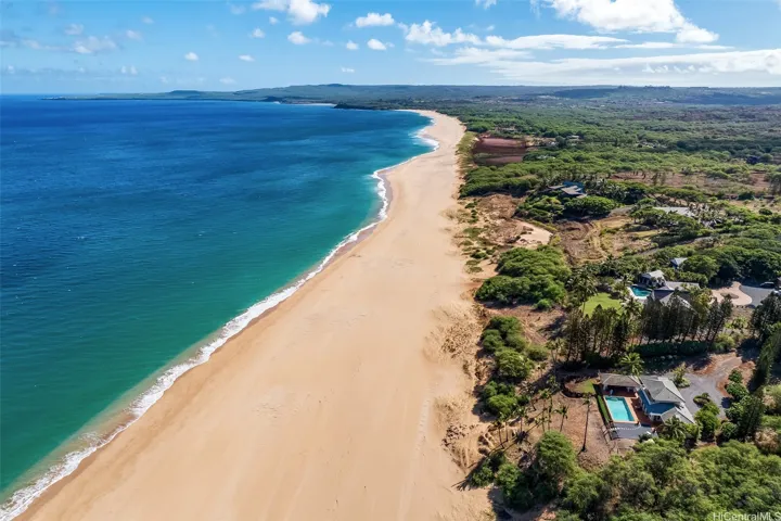 3 miles of sandy Papohaku Beach on Molokai!