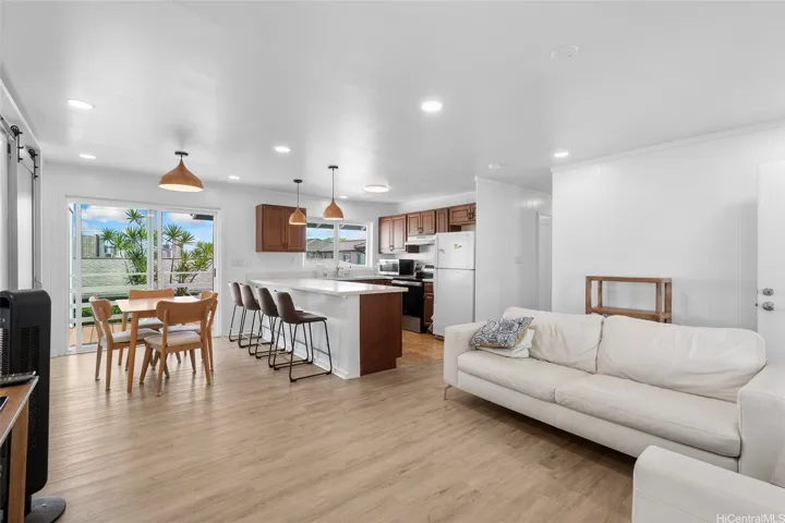 Backhouse, right side, living room/kitchen