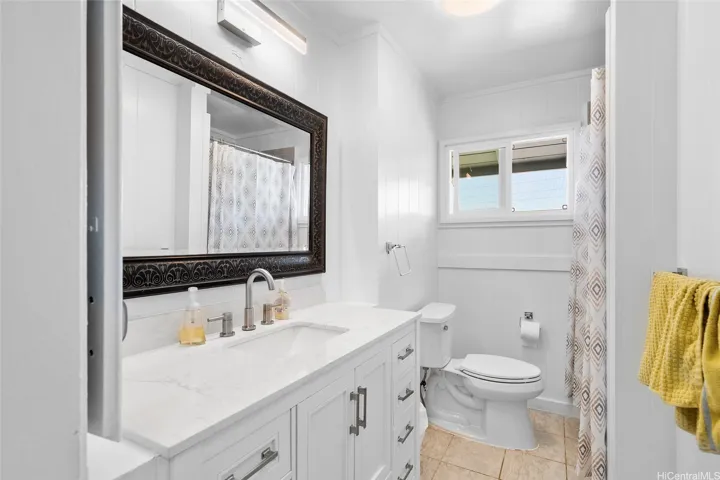 Backhouse, right side, bathroom