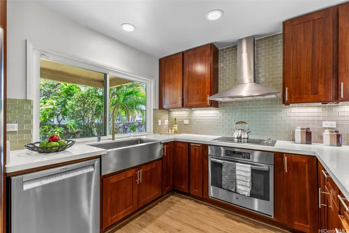  I can see myself cooking here and I don't cook. : ) Love the deep sink kitchen, windows, and the U-shape kitchen orientation with bar seating.