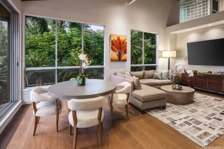 Informal dining/secondary living area
