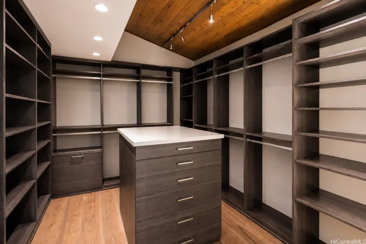 Enhanced primary closet temperature controlled