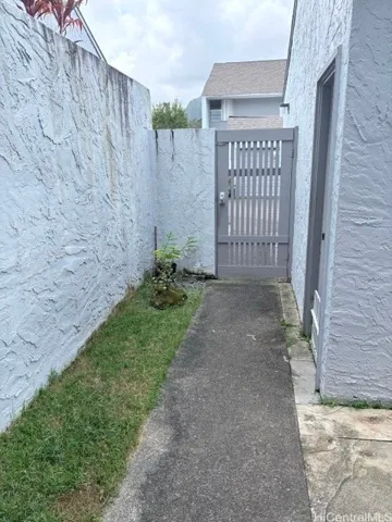 Walkway from gate to front lanai and door