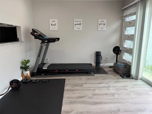 Workout or office area nea front door
