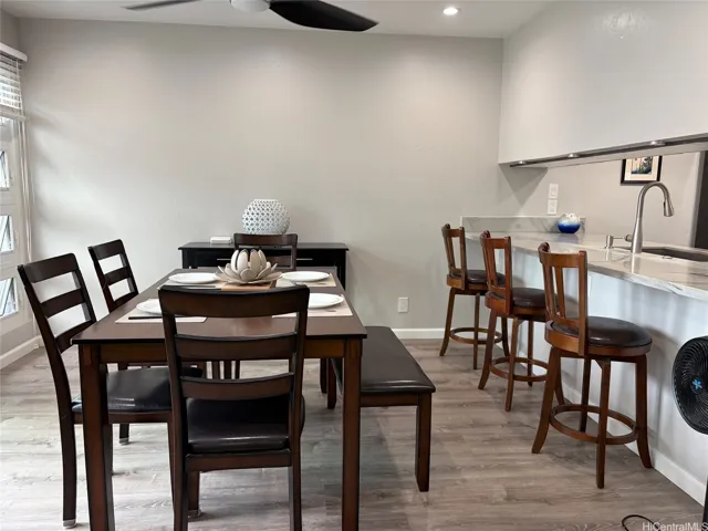 Dining area with a counter that allows service from the kitchen