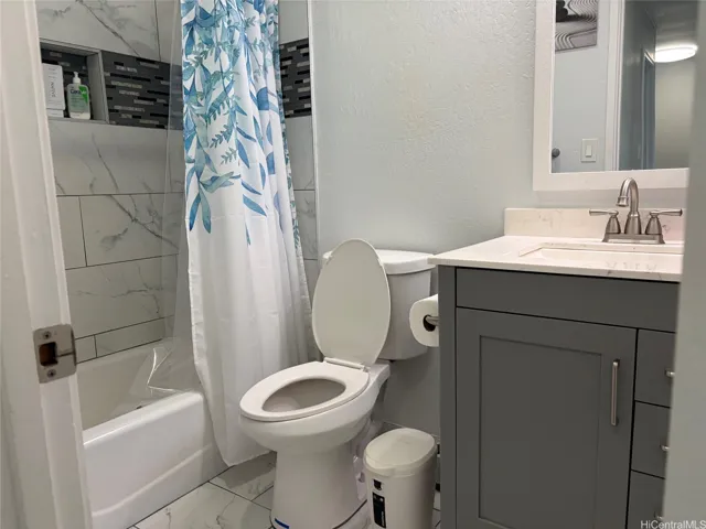 Fully renovated second bathroom