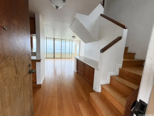 Entryway - Enhanced to remove personal items