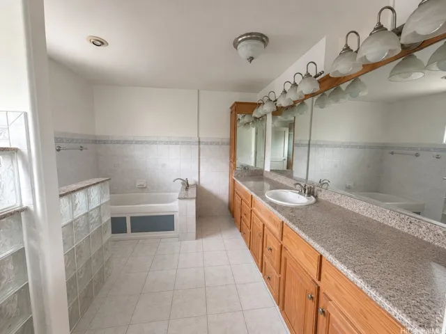 Bathroom 2 - Enhanced to remove personal items