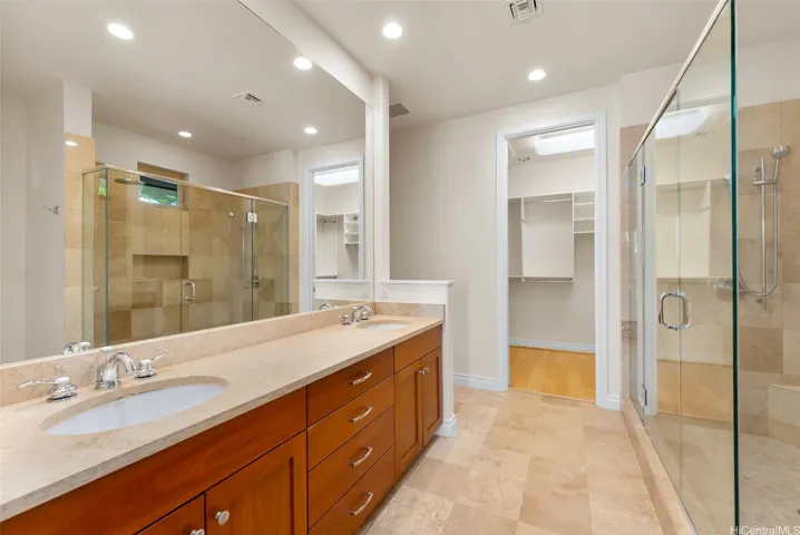 Primary ensuite bathroom