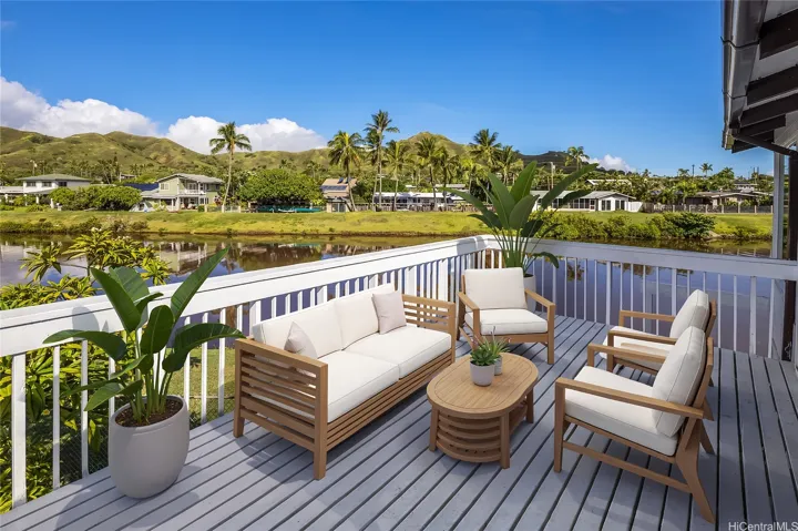 Enhanced Large lanai overlooking Kawainui Canal