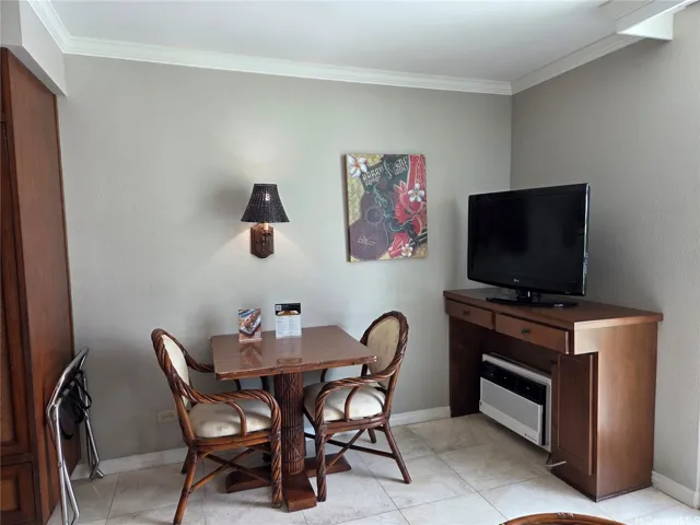 Dining Nook, Desk/Entertainment area