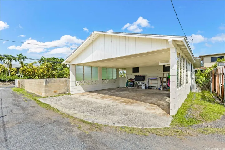 Carport able to fit 3 small cars or 2 big vehicles