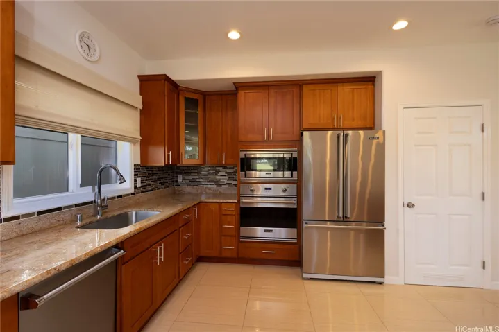 Kitchen + Viking Appliances.