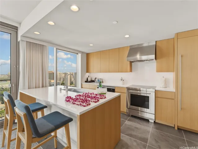 Full Kitchen includes Sub-Zero and Wolf appliances.