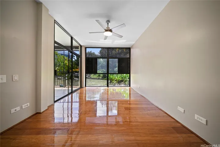 Primary bedroom with access to lanai.