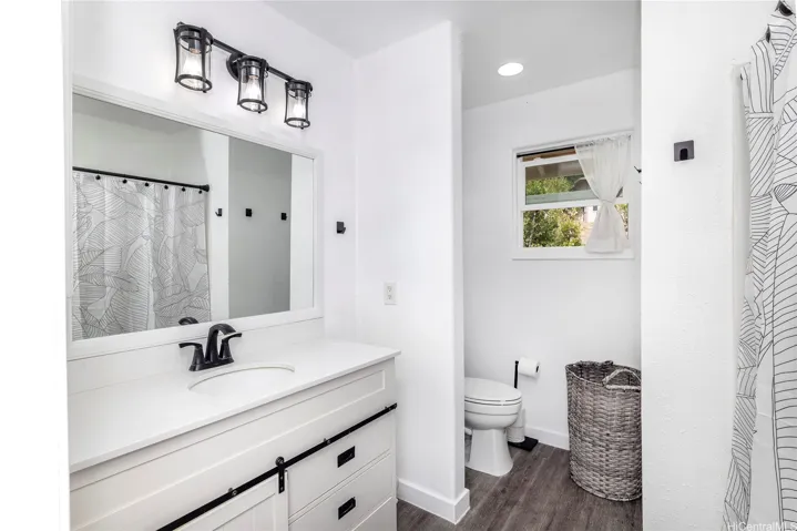 Primary bedroom ensuite