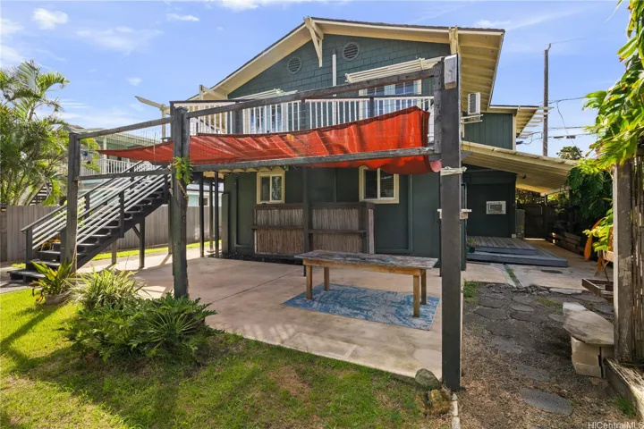 Back lanai space is great for bbq's and gatherings.