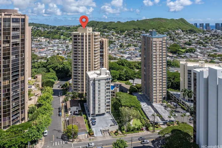 Super convenient metro location to Downtown, Nuuanu Valley, Pali Hwy & more.