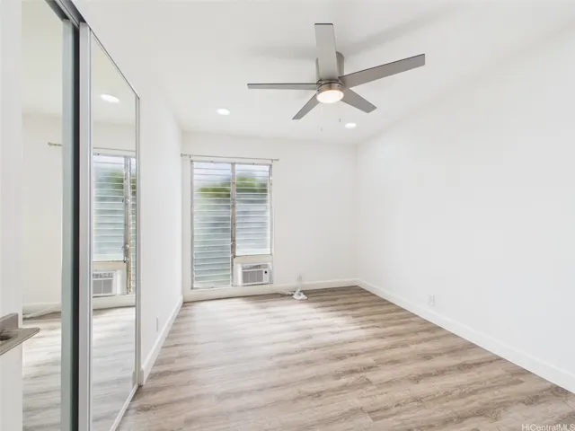 Second bedroom with mirrored closet and its own window AC