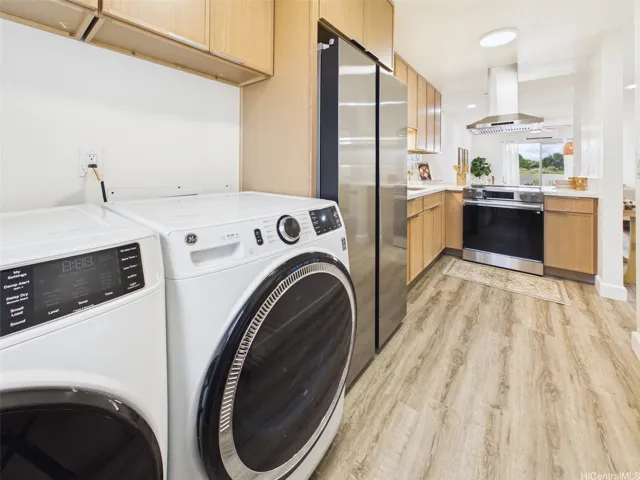 New GE front-load washer and dryer included