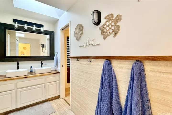 hallway bath offers 3 separate sinks for convenience