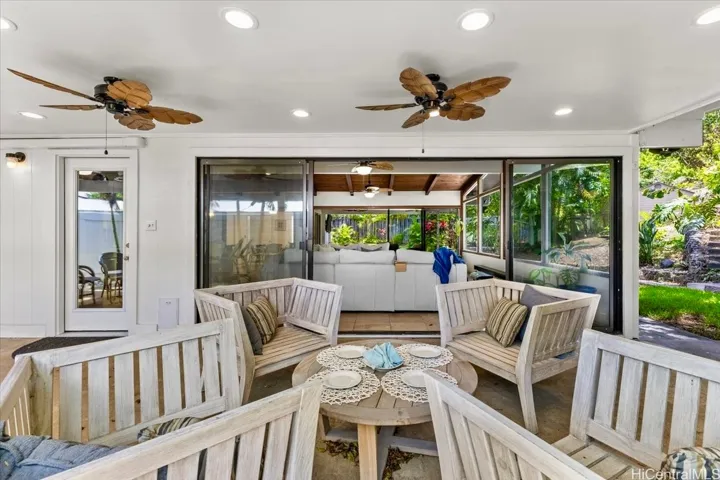 amazing indoor-outdoor space