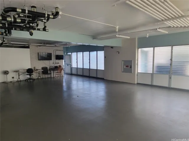 Gather, celebrate, dance, or practice hula—the spacious community party room offers a wide-open, flexible space for entertaining and activities.
