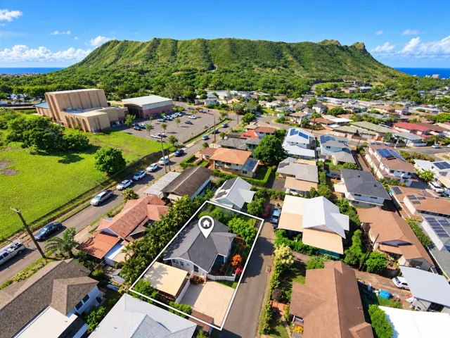 Short Distance to Diamond Head

Enhanced