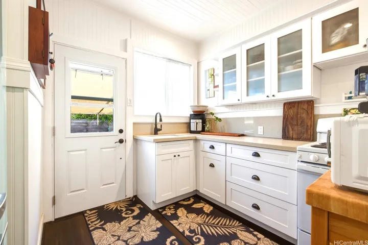 Kitchen and Door Leading to Side Lanai