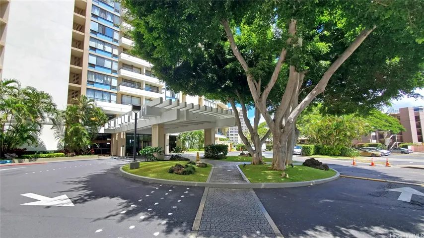 Convenient drop-off and turnaround area at the building entrance.