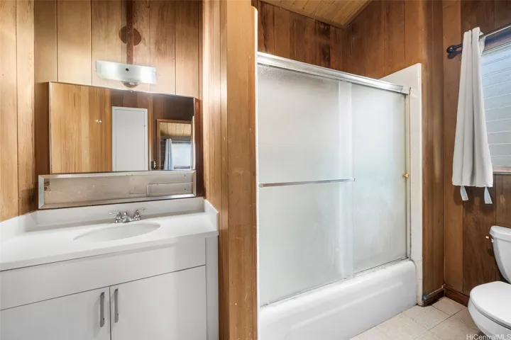 Hallway bath with new vanity & vent fan