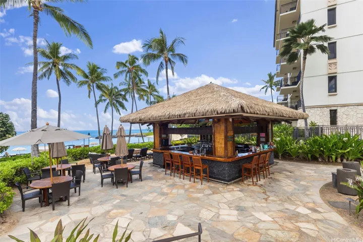 Makai Hale Pool/Ocean Side Bar
