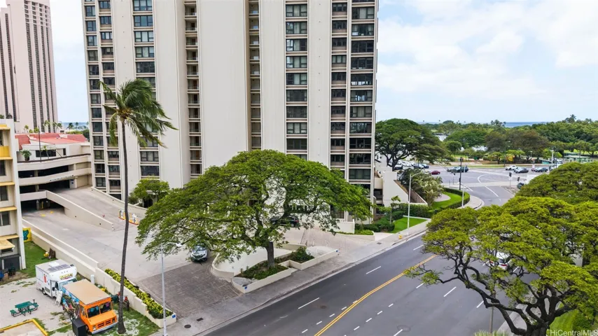 Nicely landscaped entryway featuring well-maintained greenery and inviting curb appeal.