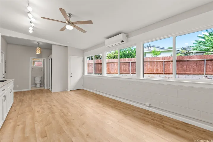 Separate bonus room with searate entrances
