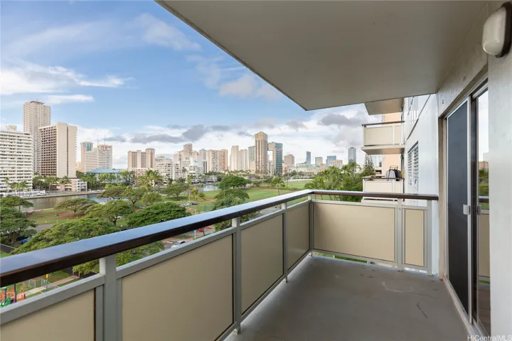 Large lanai